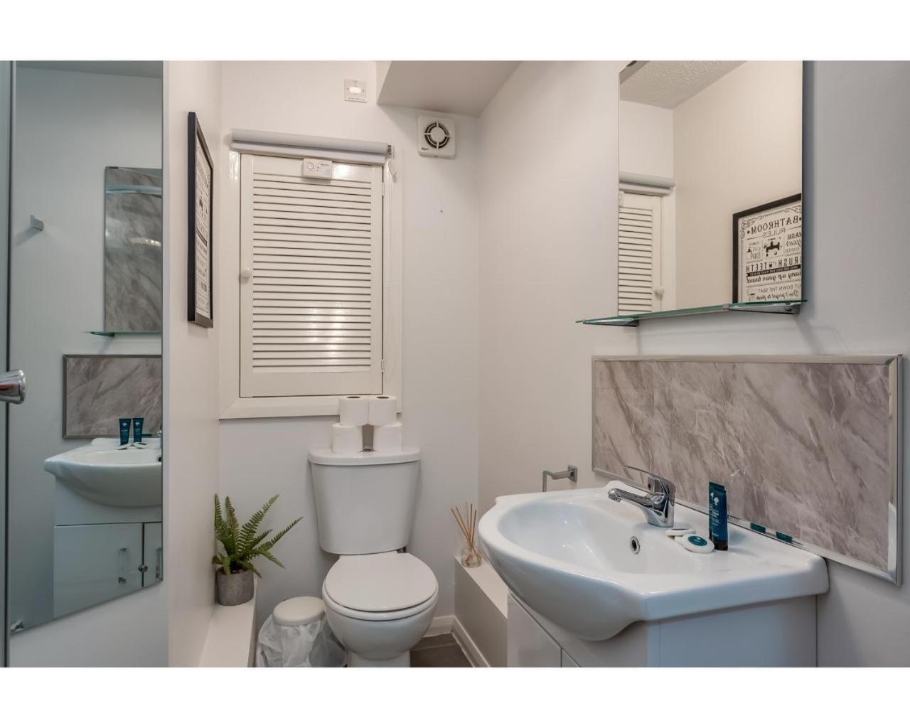 Central Belfast Apartments Jubilee Heights ภายนอก รูปภาพ