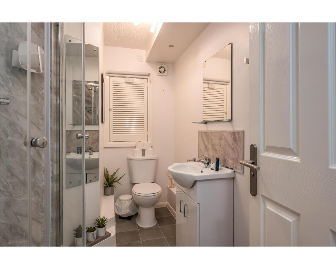 Central Belfast Apartments Jubilee Heights ภายนอก รูปภาพ